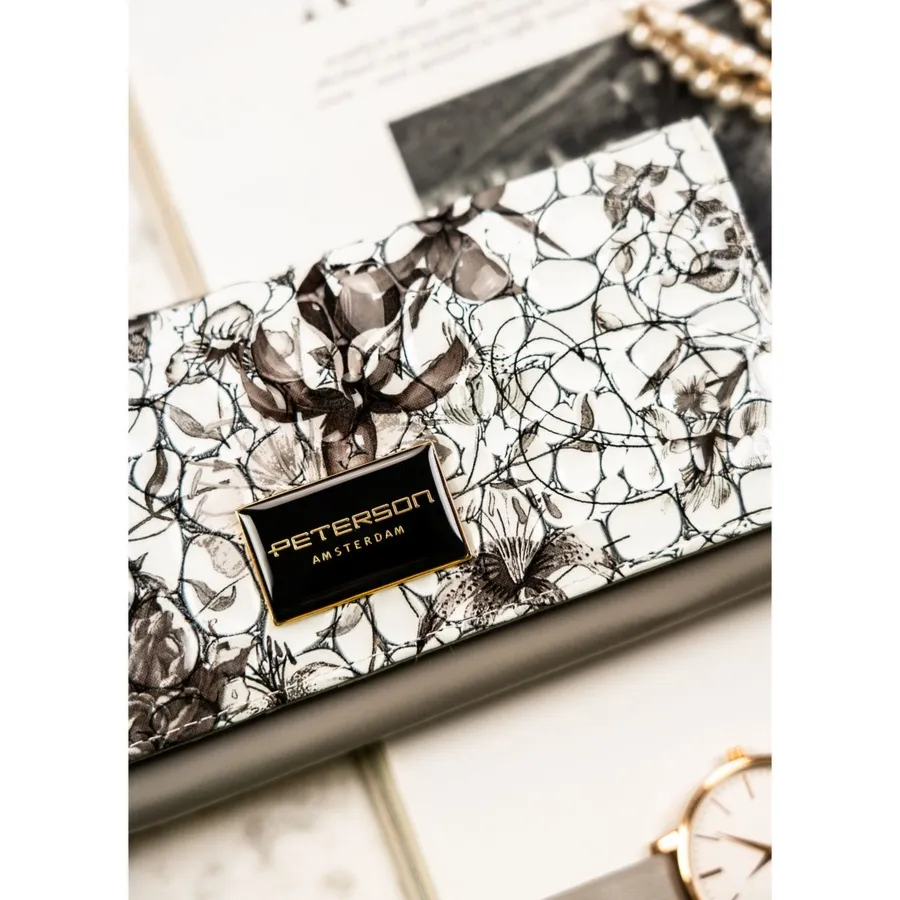 Portfel ze skóry naturalnej w kwiatowy wzór zamykany zatrzaskiem - Peterson