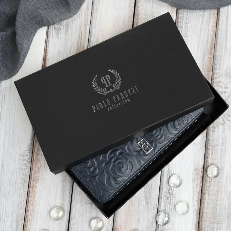 Poziomy portfel damski skórzany granatowy w kwiaty z metalowym logo Paolo Peruzzi AL-13-NV