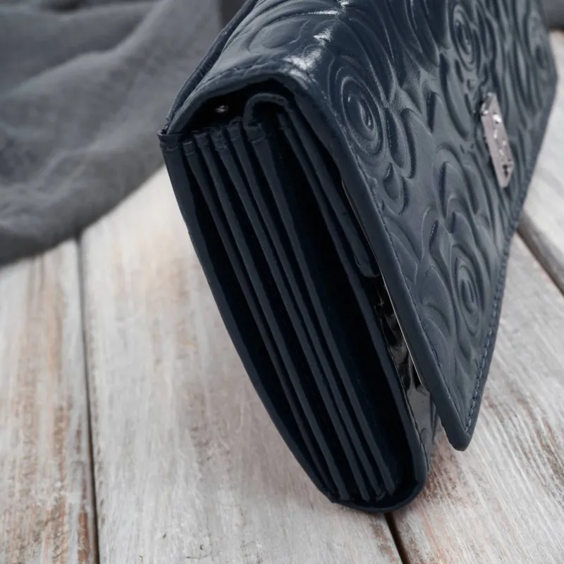 Duży portfel damski skórzany z tłoczeniem w kwiaty granatowy Paolo Peruzzi AL-14-NV