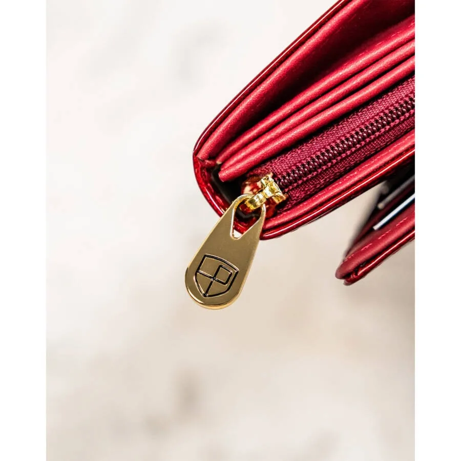 Skórzany portfel damski z klapką w czerwonym kolorze PTN PH20-1-SAF Peterson