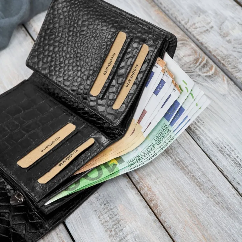 Portfel damski skórzany mały czarny croco w orientacji poziomej z ochroną RFID Paolo Peruzzi T-135-BL