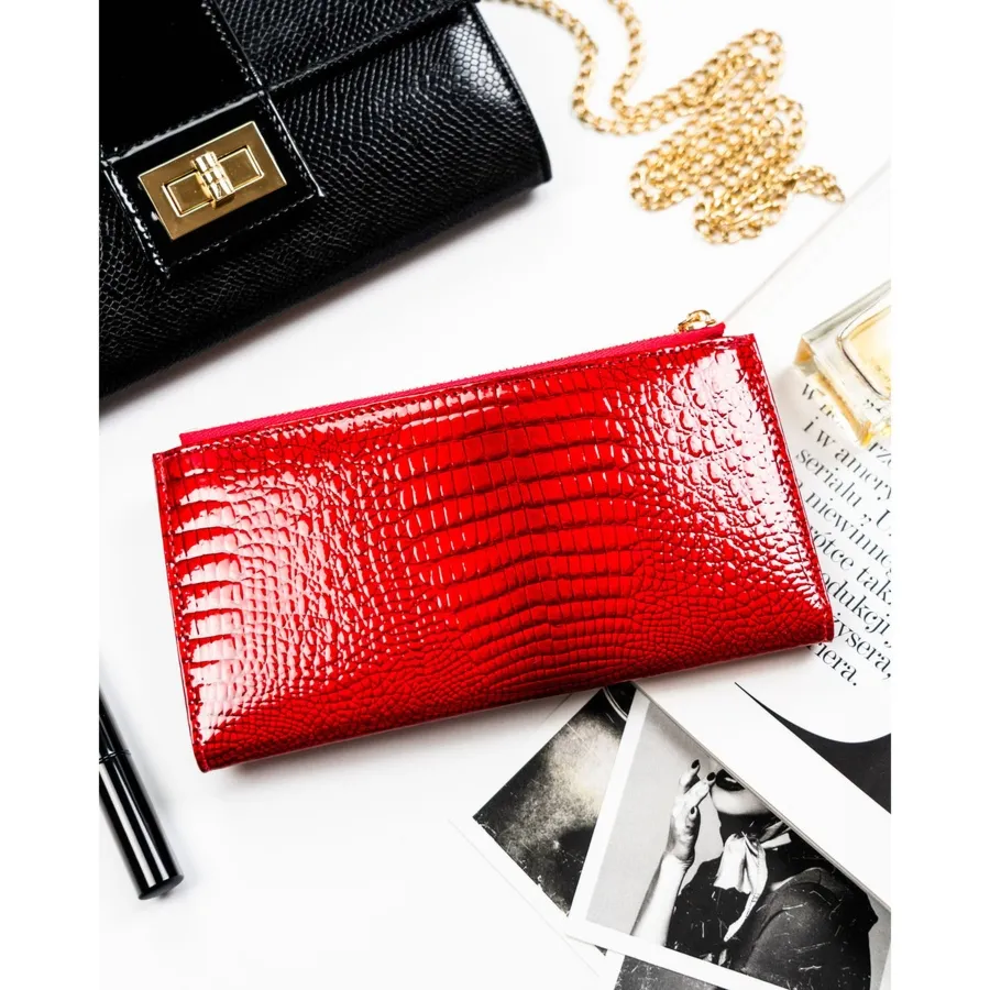 Poziomy portfel damski ze skóry ekologicznej w czerwonym kolorze z tłoczeniem na wzór skóry krokodyla - Peterson
