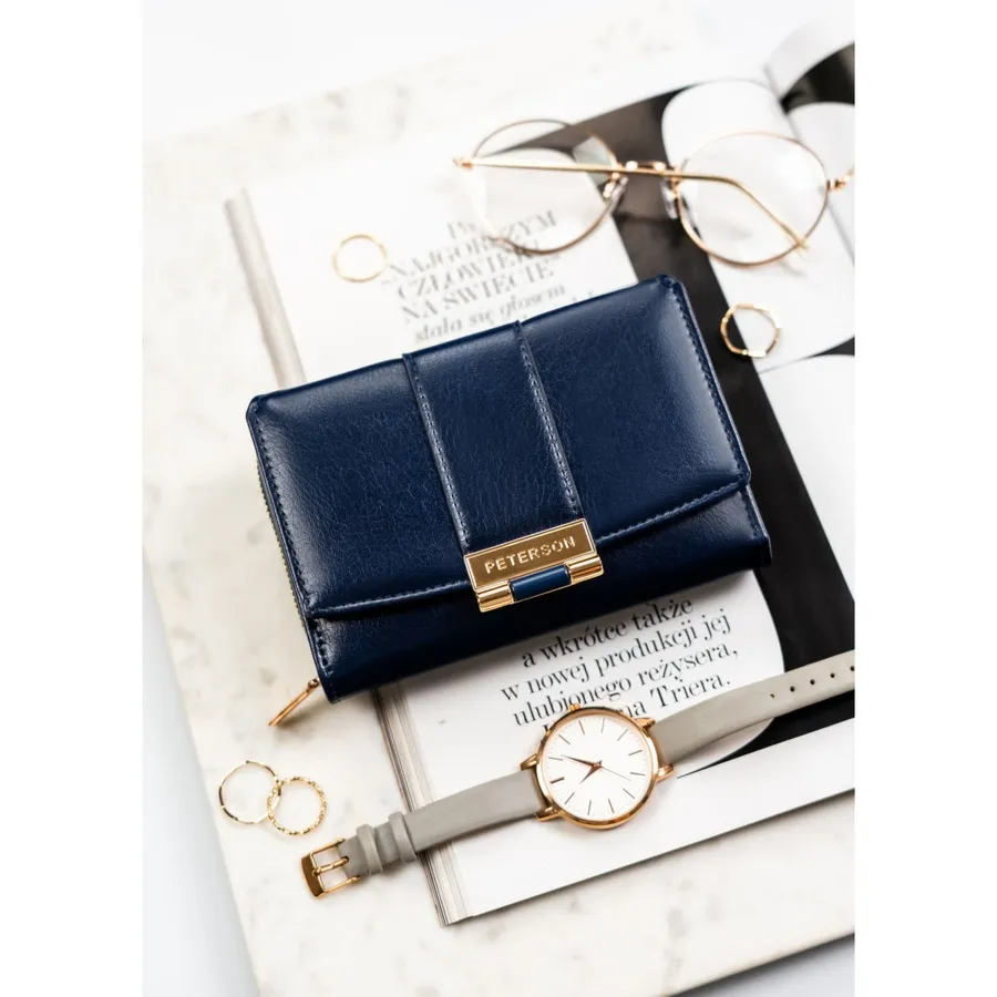 Granatowy, poziomy portfel damski wykonany ze skóry ekologicznej i zamykany na zatrzask - Peterson