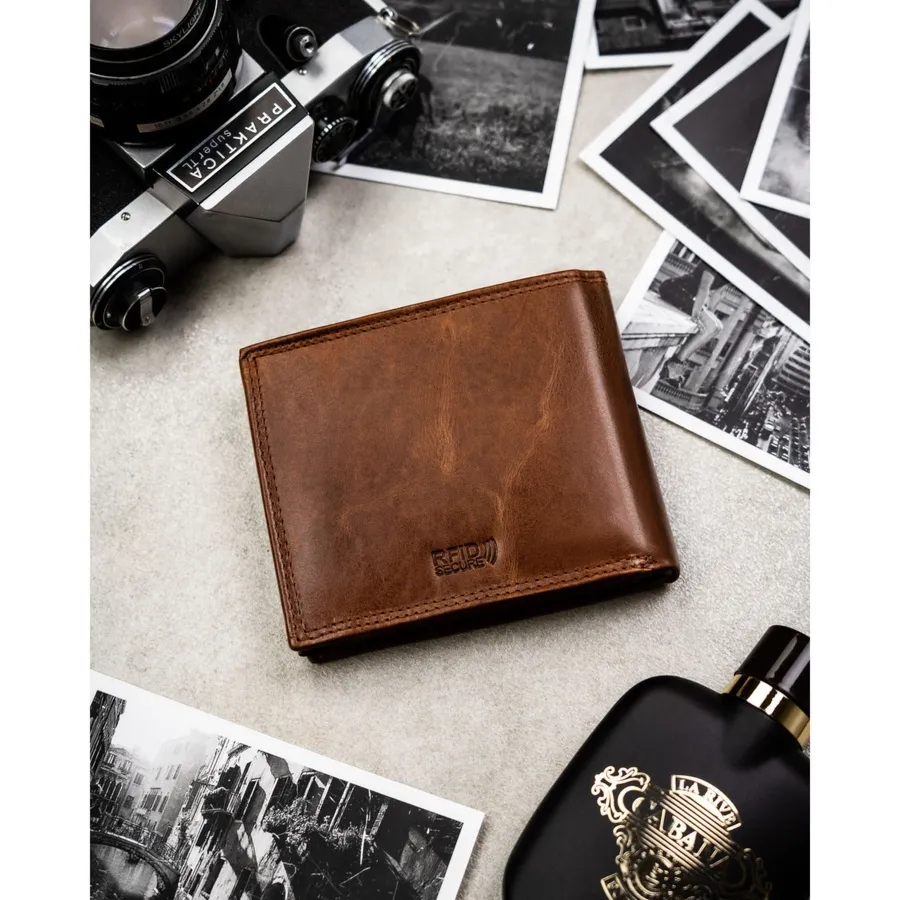 Duży, brązowy, skórzany portfel męski wyposażony w system RFID - Peterson