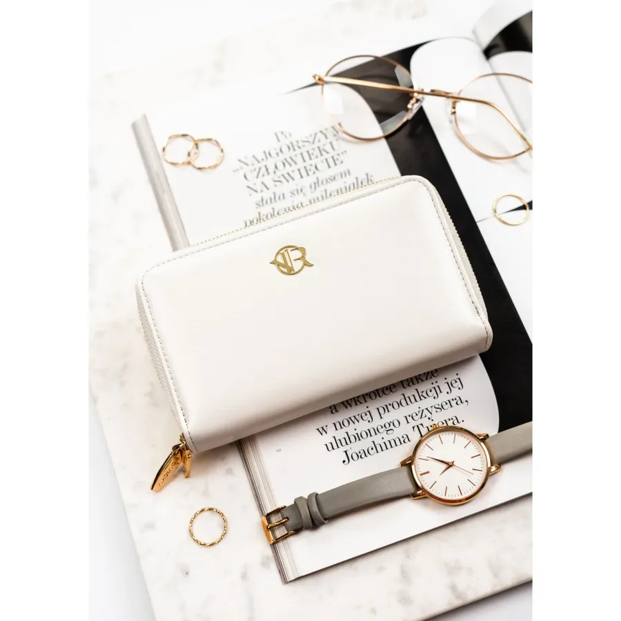 Duży, biały portfel damski ze skóry ekologicznej zamykany suwakiem - Rovicky