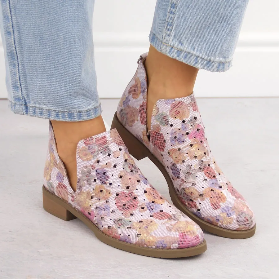 Botki damskie ażurowe wsuwane w kwiaty białe M.Daszyński SA62-102