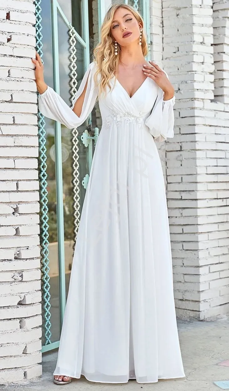 Fenomenalna suknia ślubna z oryginalnym długim rękawem z rozcięciem 0461