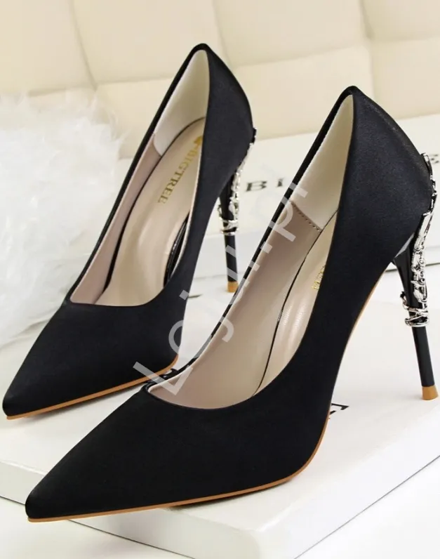 Czarne szpilki z ozdobnym srebrnym ażurowym obcasem na studniówkę, sylwestra 6486