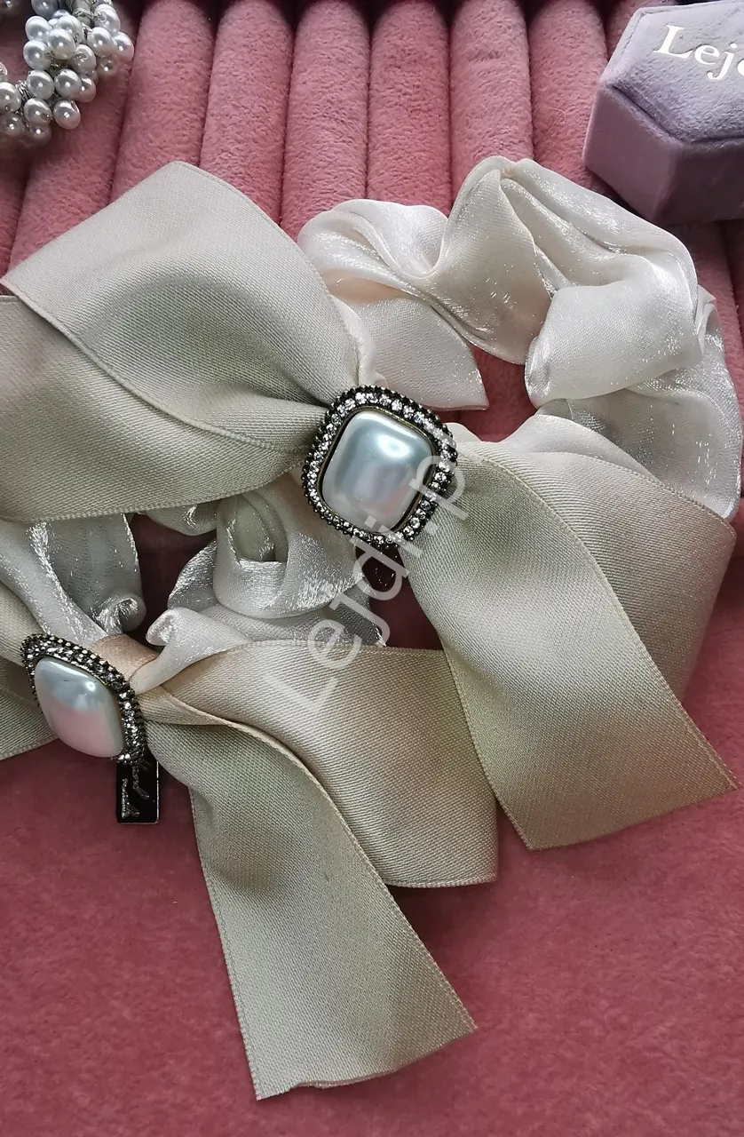 Gumka do włosów z kamieniem z duża kokardą beżowa