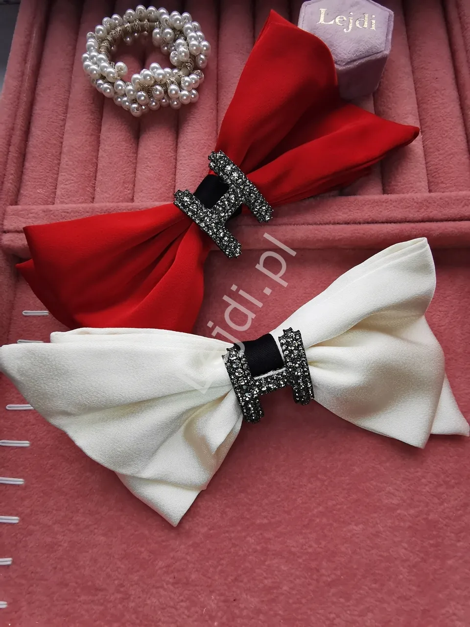 Spinka do włosów z dużą kokardą beżowa, kryształki