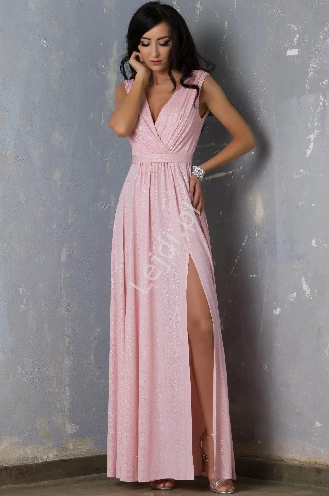 Jasno różowa sukienka wieczorowa z połyskującym brokatem, Salma
