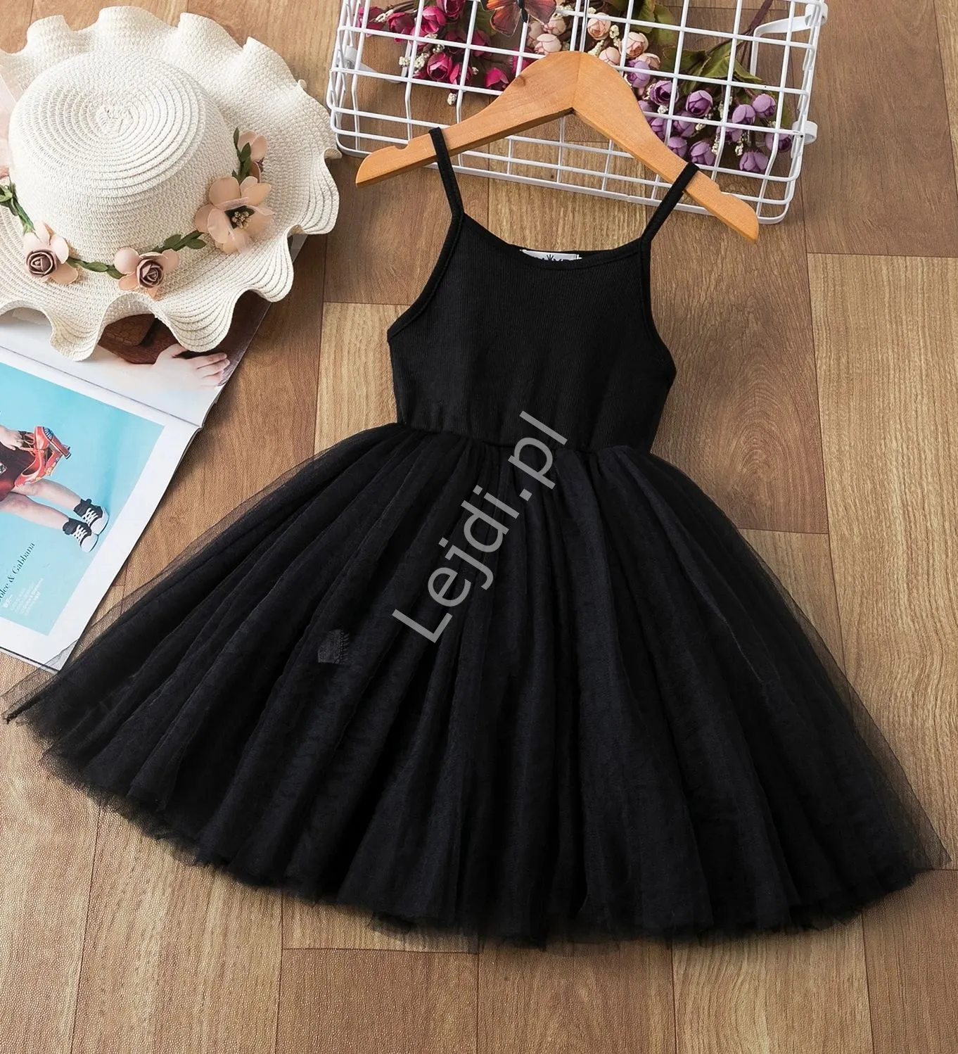 Tiuolowa czarna sukienka z elastyczną górą  na codzień, na zajęcia taneczne 131