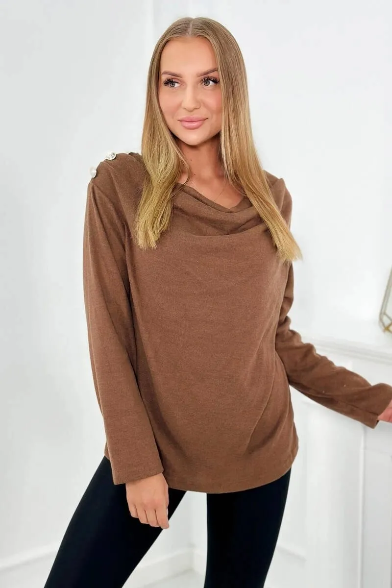 Bluzka z ozdobnymi guzikami na ramionach mocca