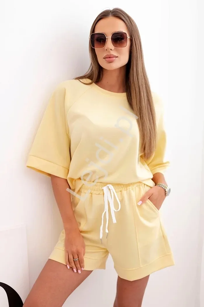 Włoski komplet bluzka masełko + krótkie spodenki żółty 402