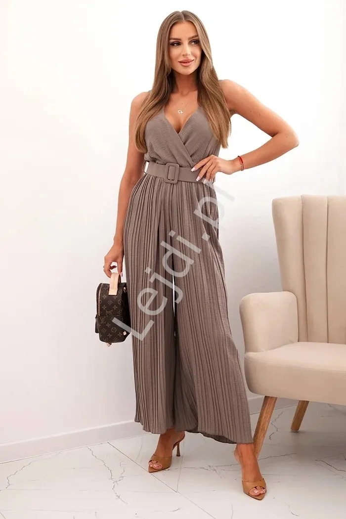 Kombinezon damski mocca z szerokimi plisowanymi nogawkami 100% wiskoza  5929