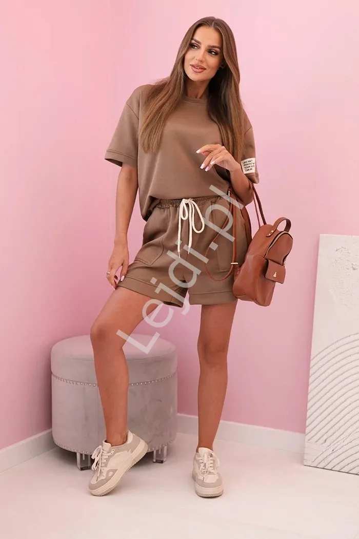 Włoski komplet bluzka masełko + krótkie spodenki jasna czekolada 7358 Play Like A Girl