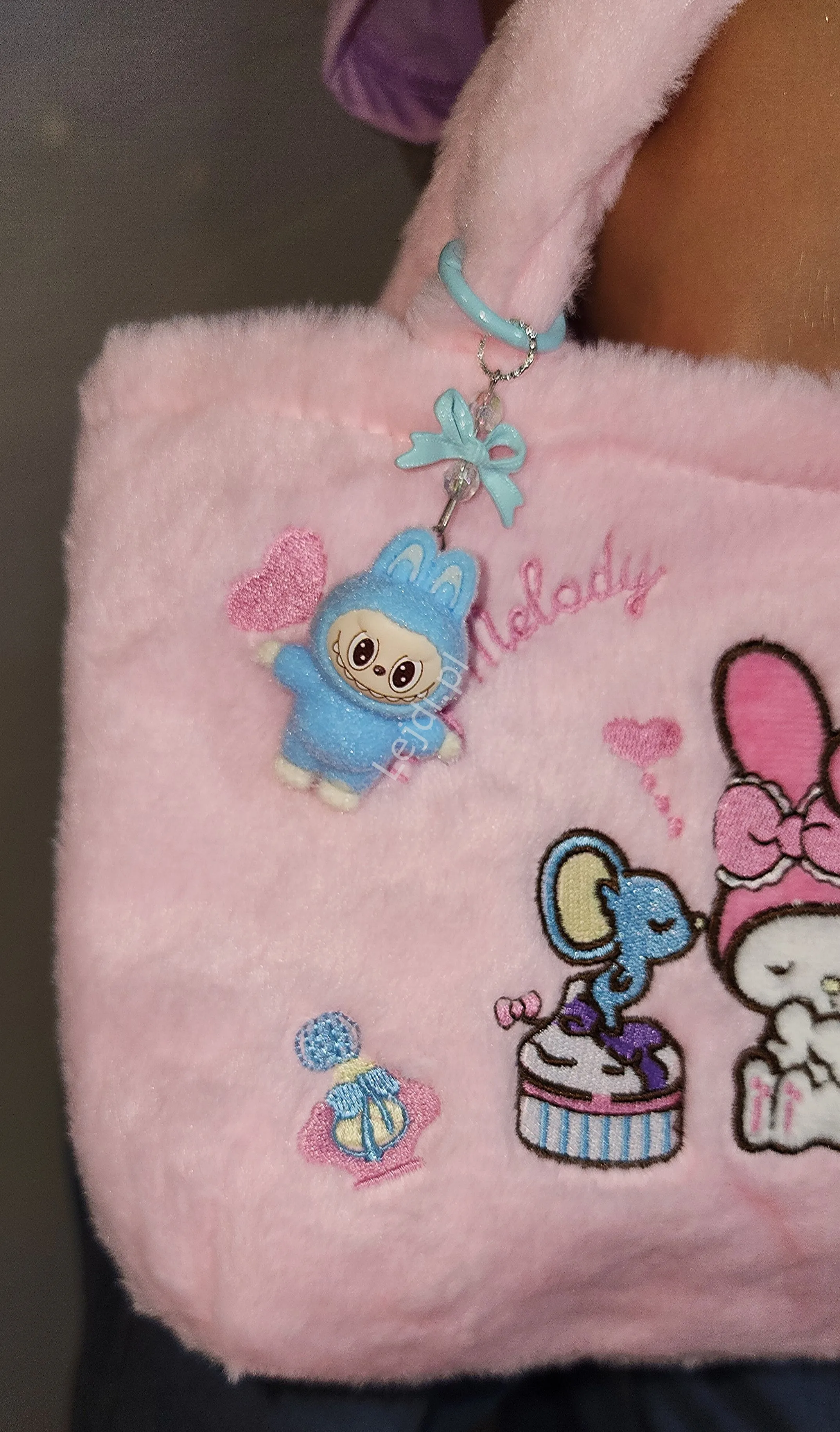 Mały zamszowy breloczek Labubu , zawieszka do torebki, plecaka, smartfona