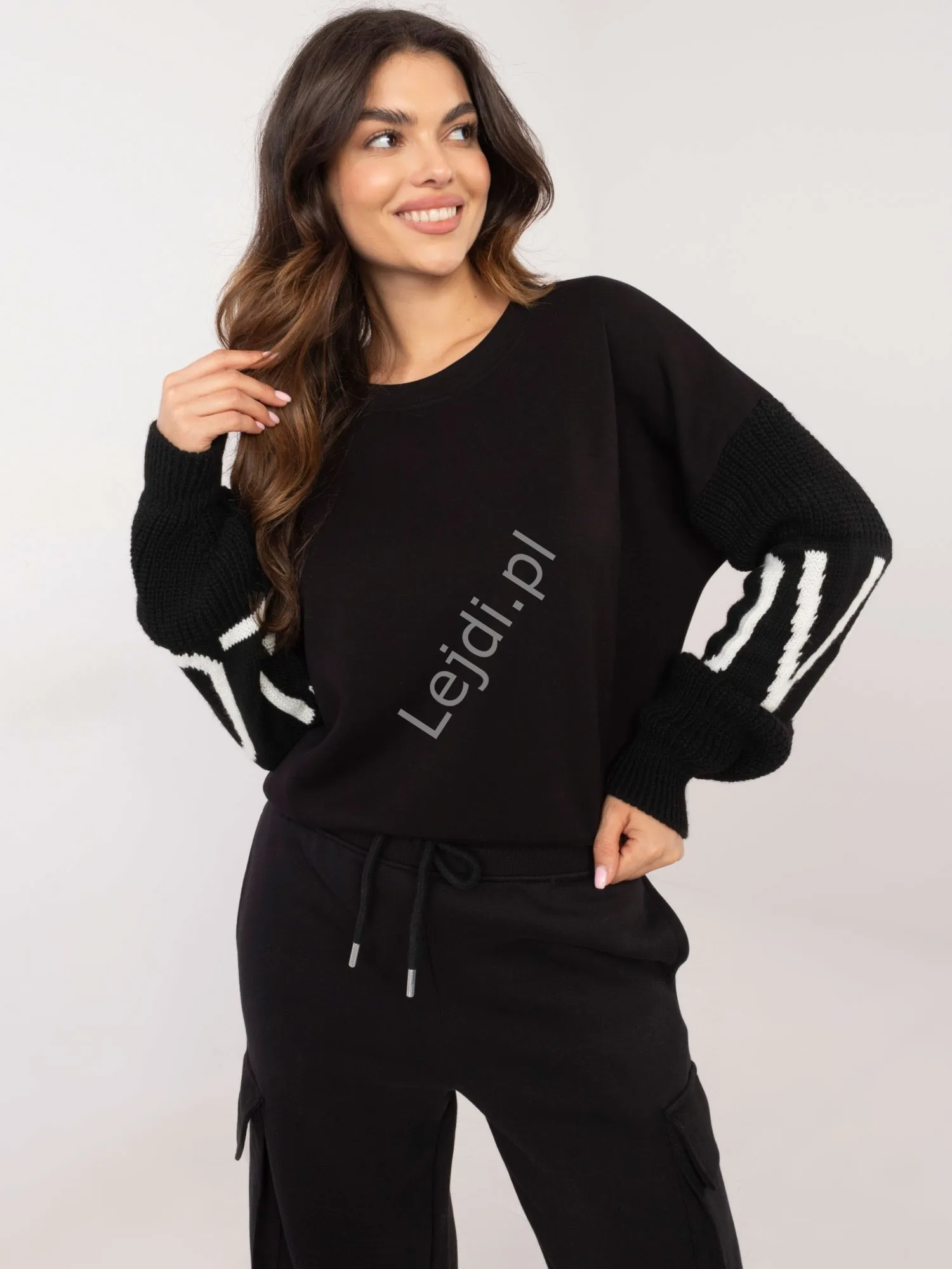 Czarna bluza Lovely Sleeves