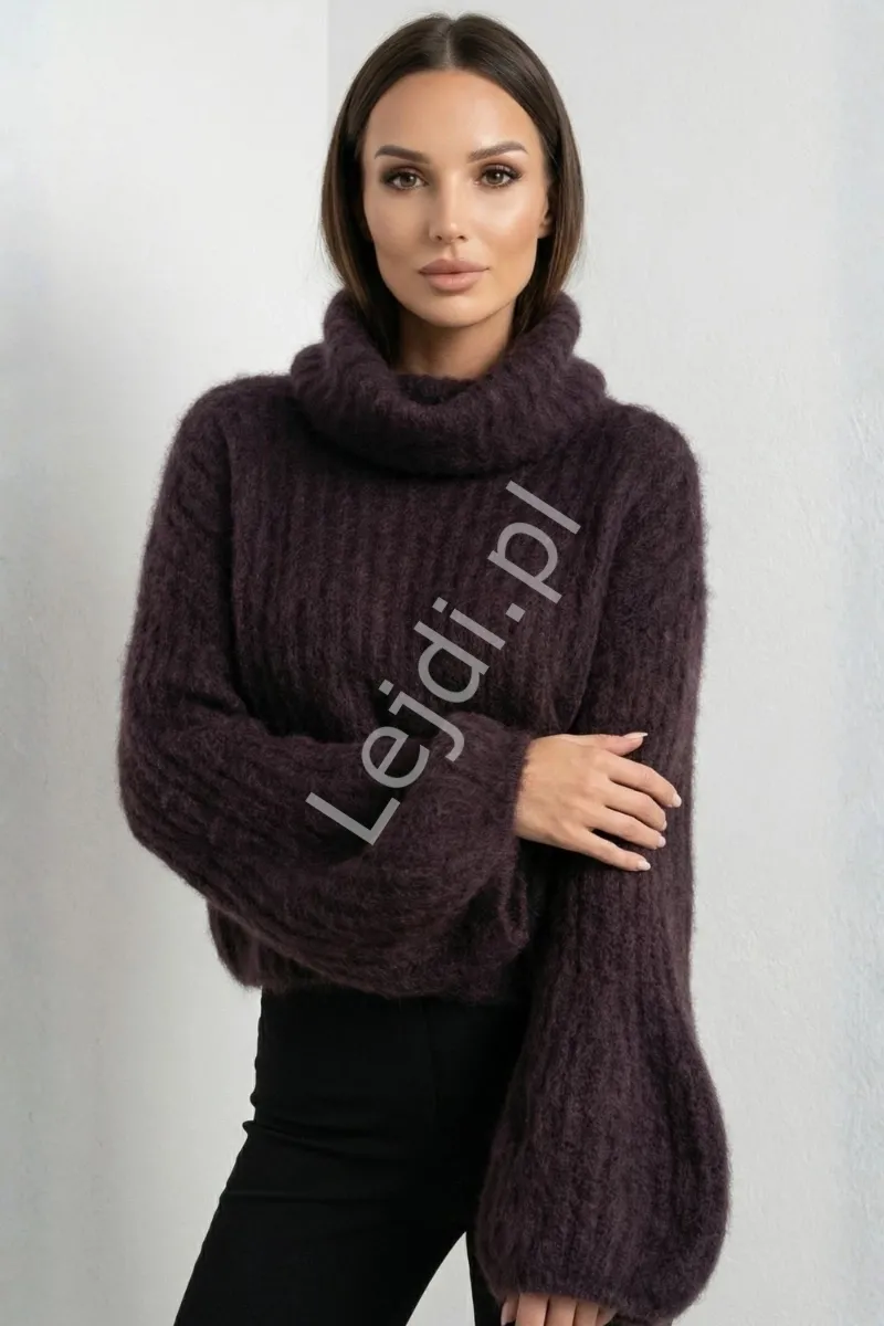 Czekoladowy moherowy sweter z golfem szerokimi rękawami BETTER THAN THAT 2 , 60% moher 1899