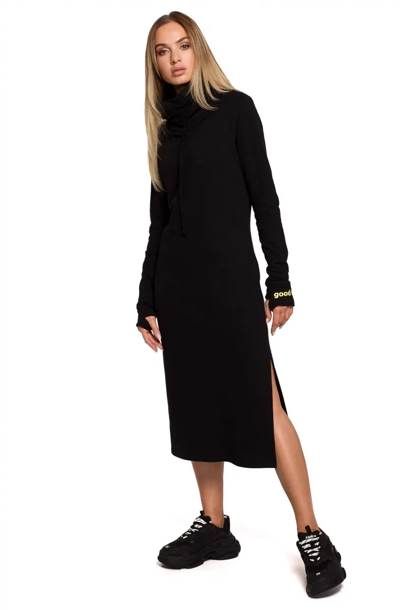 Dresowa sukienka z wysokim kołnierzem - czarna - Rozmiar: M