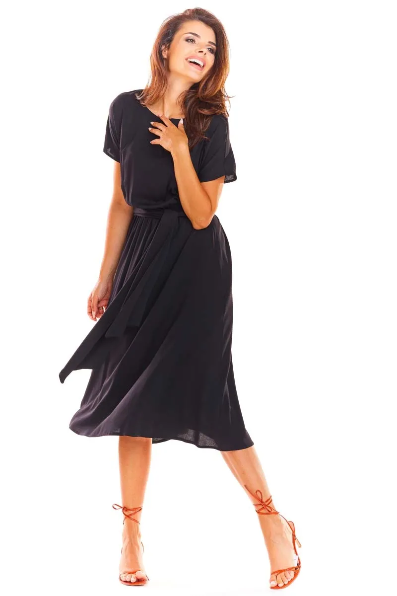 Rozkloszowana sukienka z kimonowym rękawem - czarna - Rozmiar: 36