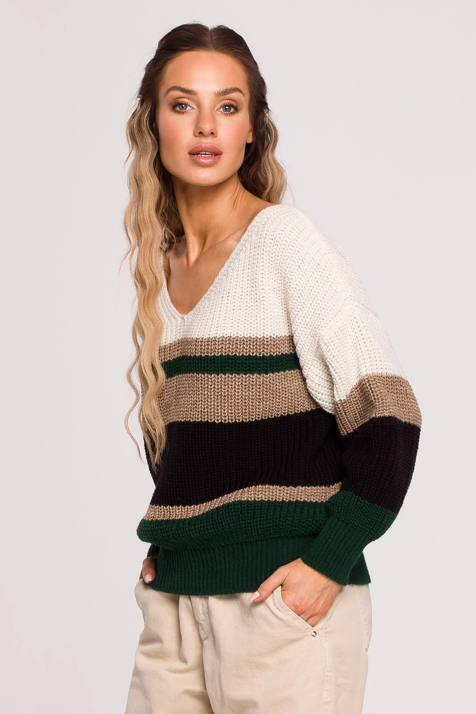 Modny sweter w pasy - model 1 - Rozmiar: S/M