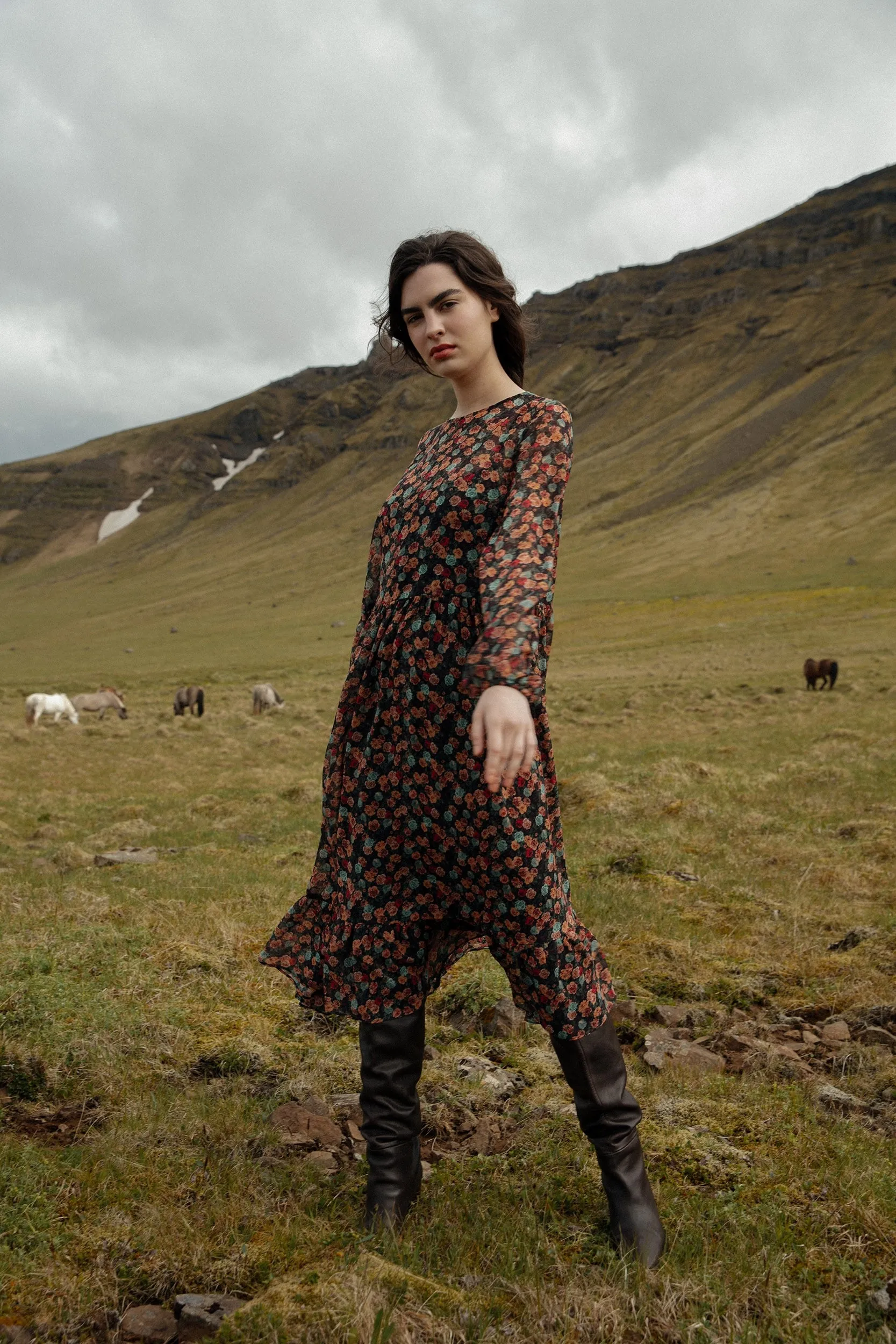 Rozkloszowana maxi sukienka z długimi rękawami - Model2 - Rozmiar: XXL