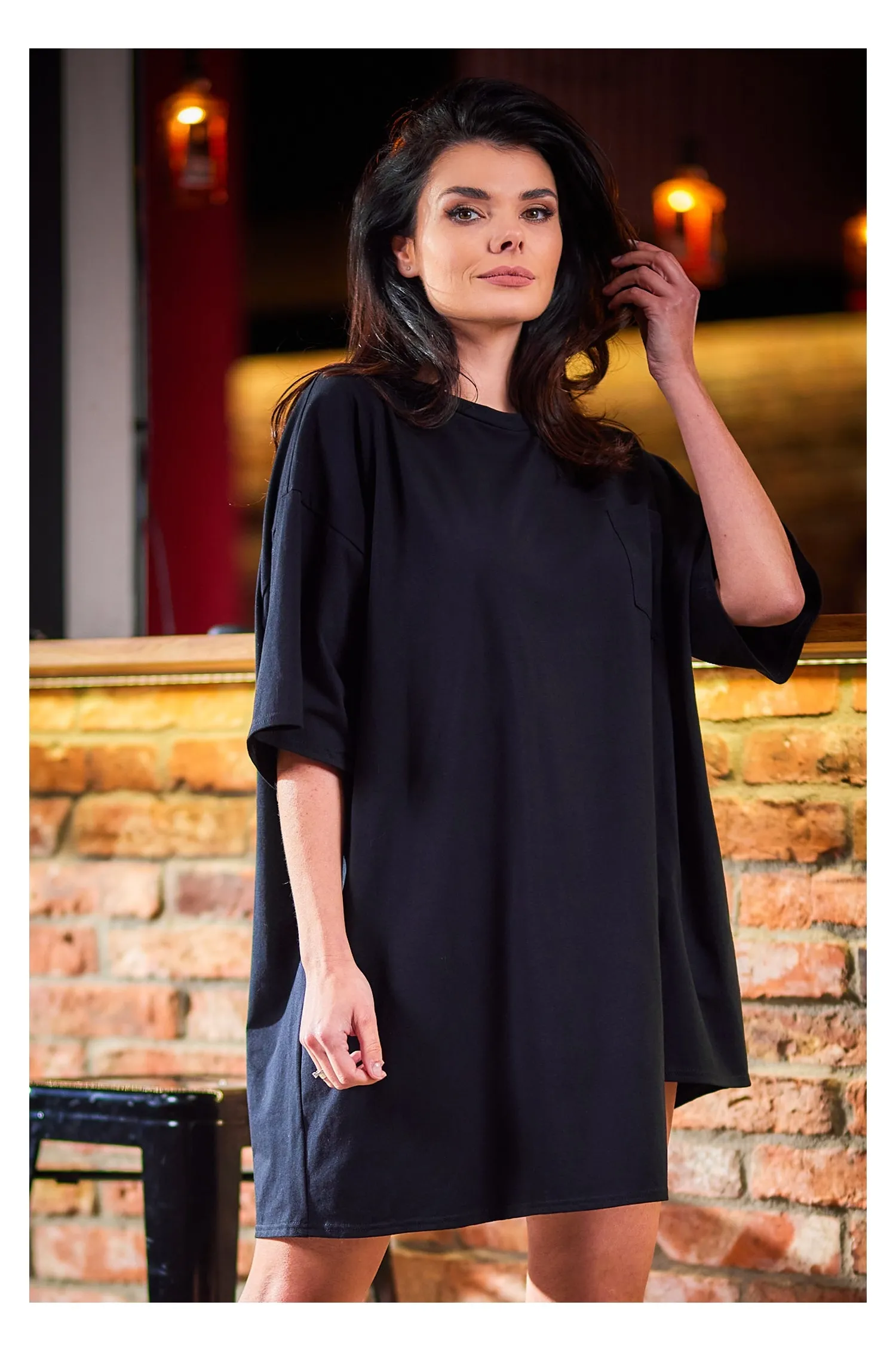 Asymetryczna sukienka o luźnym kroju - czarna