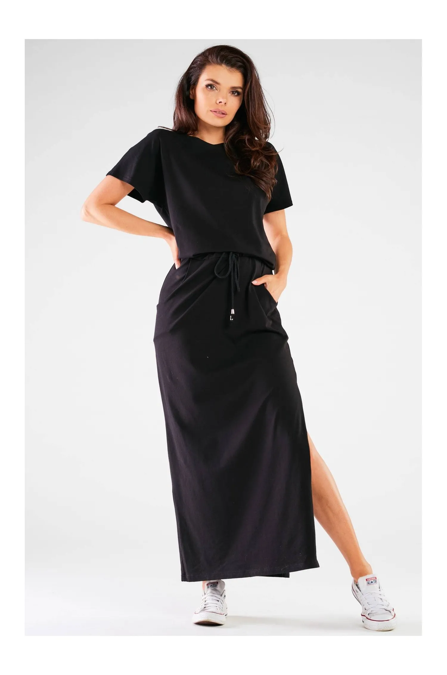 Długa dzianinowa sukienka z rozcięciem - czarna - Rozmiar: L