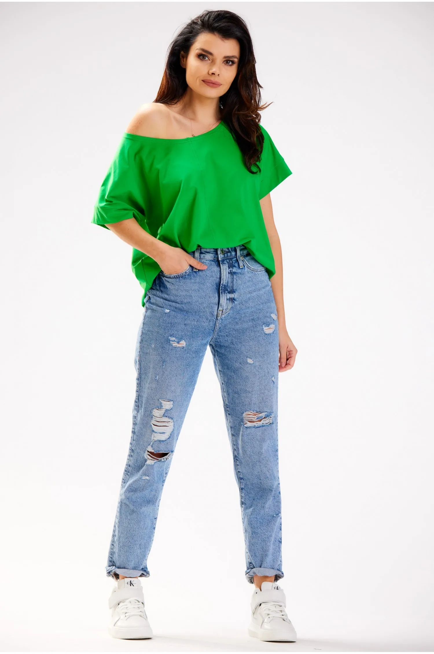 Bawełniana bluzka z opadającym dekoltem - zielona