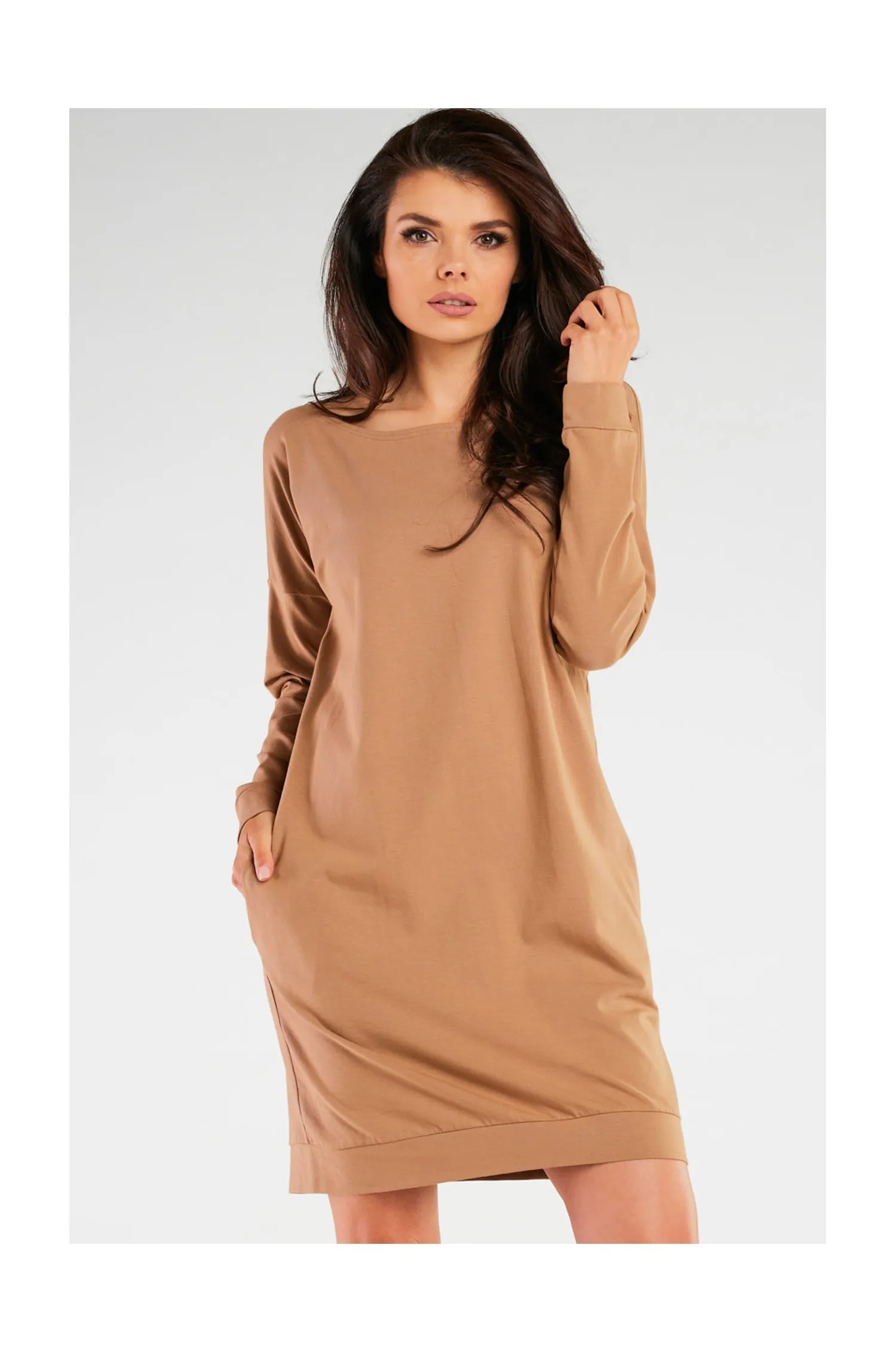 Bawełniana sukienka o prostym fasonie - beżowa - Rozmiar: L/XL