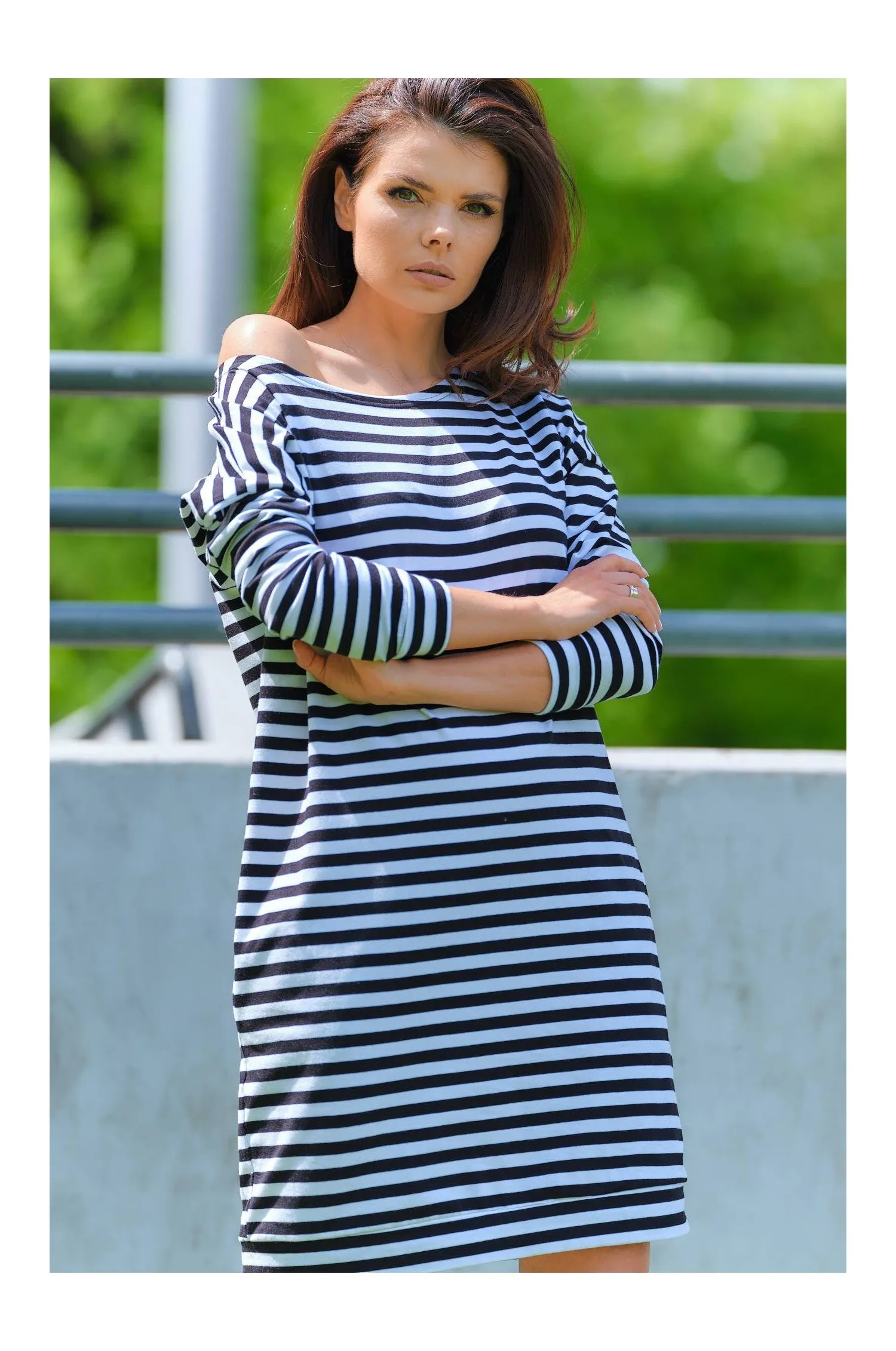 Bawełniana sukienka o prostym fasonie - paski - Rozmiar: S/M