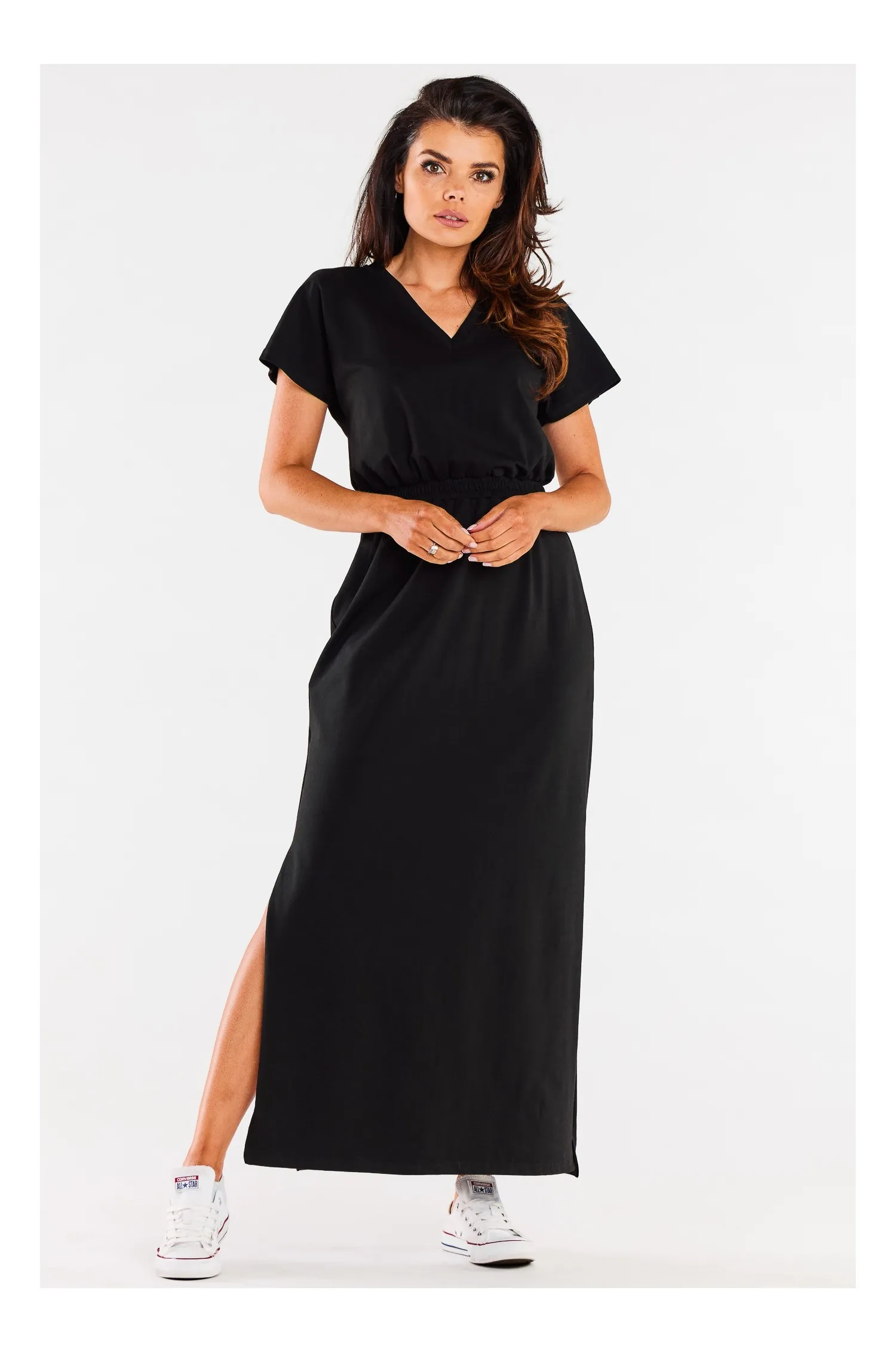 Maxi sukienka w szpic z rozcięciem - czarna - Rozmiar: L