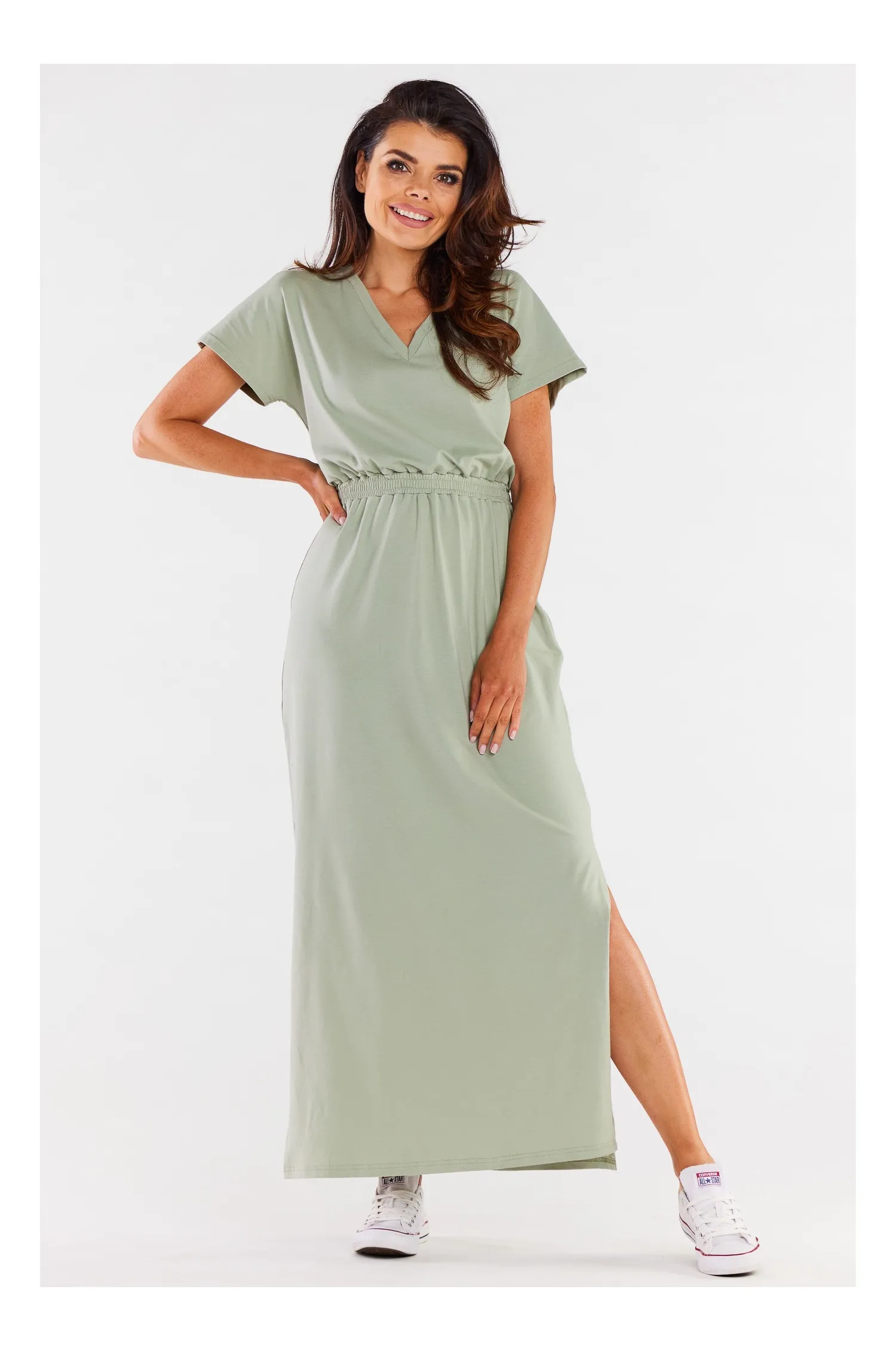 Maxi sukienka w szpic z rozcięciem - miętowa - Rozmiar: S