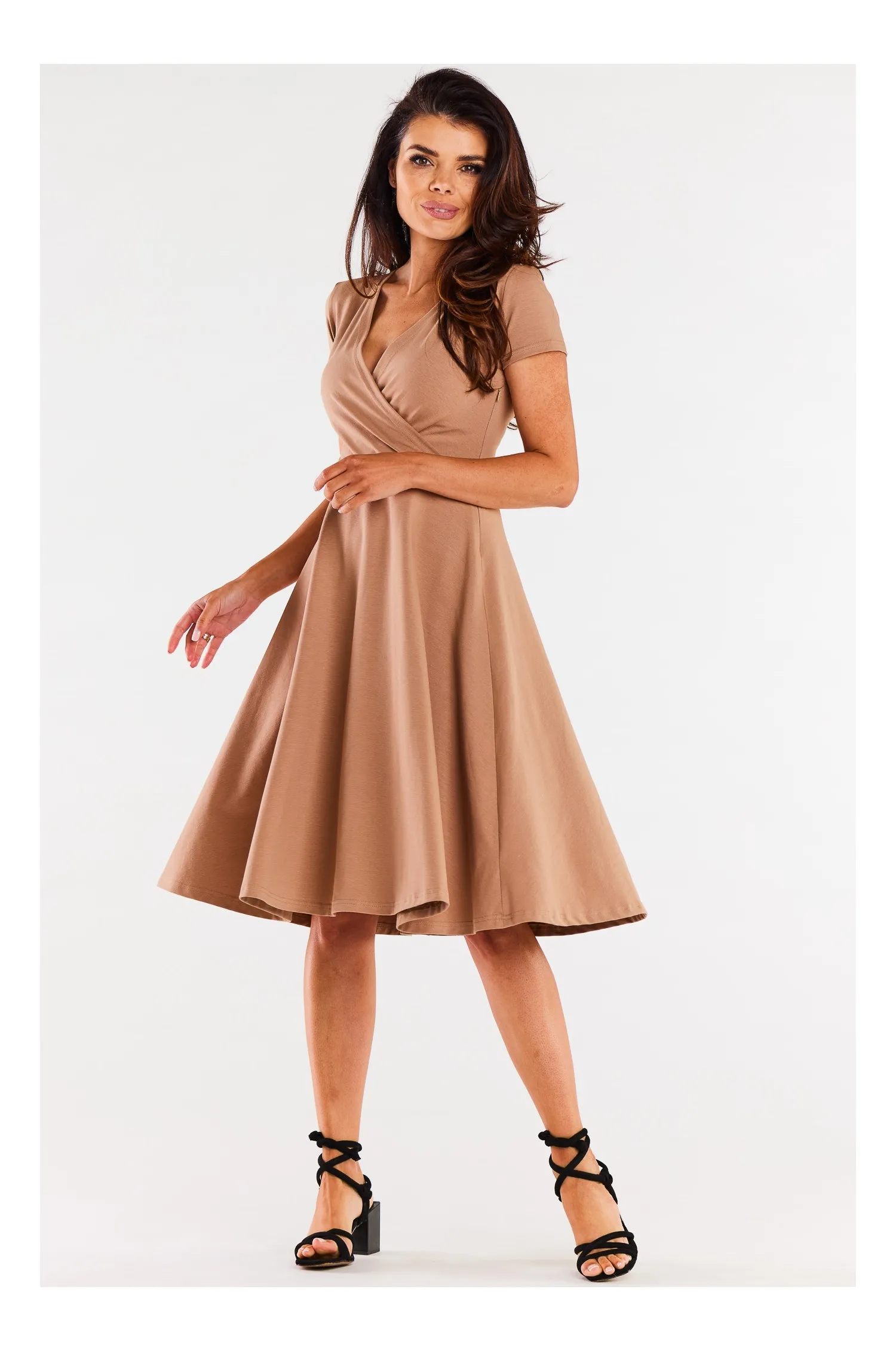 Bawełniana sukienka z kopertową górą - beżowa - Rozmiar: L