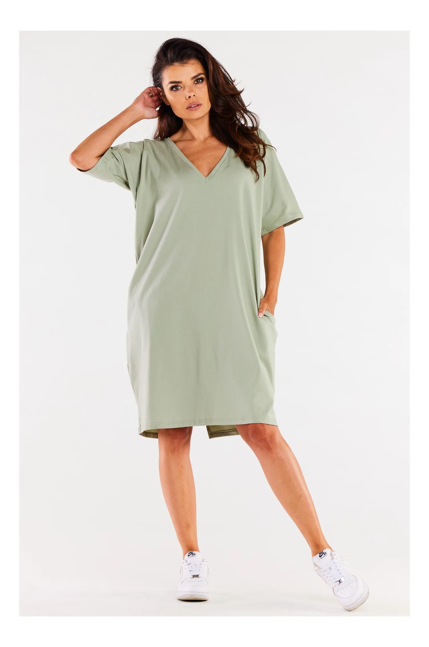 Dzianinowa midi sukienka z dekoltem V - miętowa