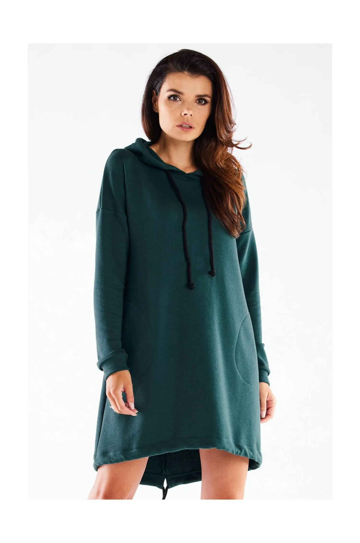 Asymetryczna sukienka z kapturem i długim rękawem - zielona
