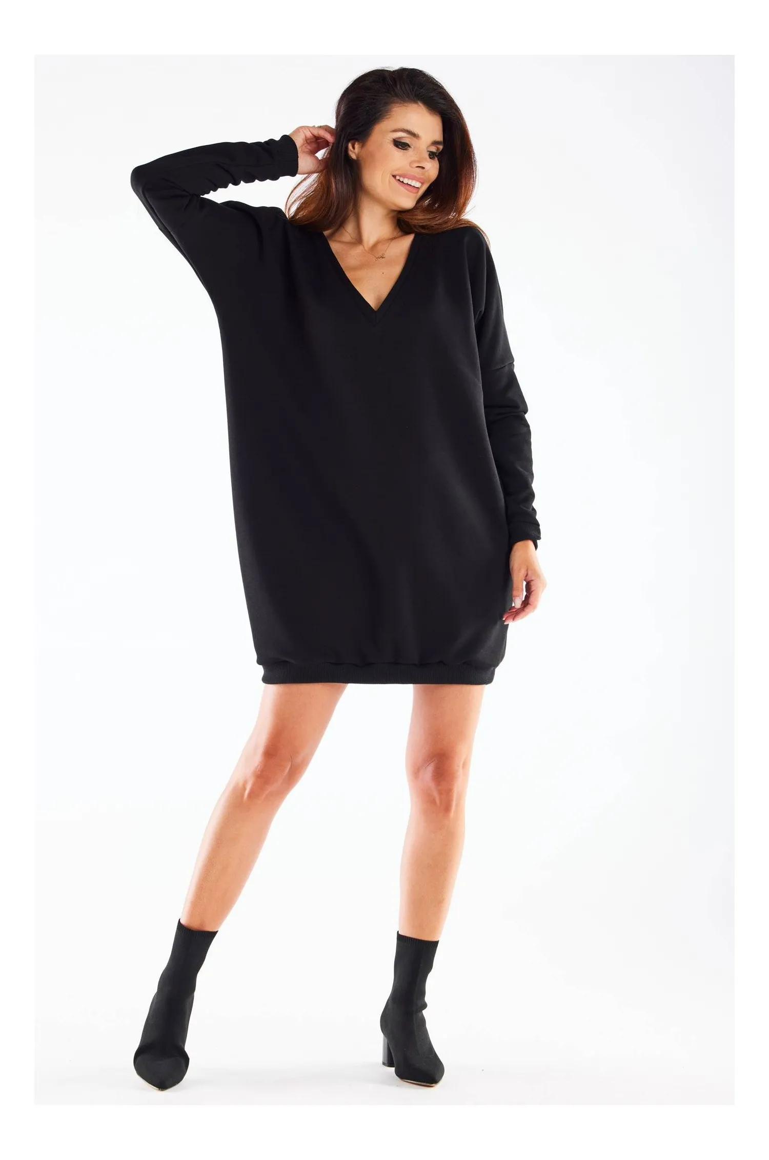 Zbluzowana mini sukienka z V dekolytem - czarna