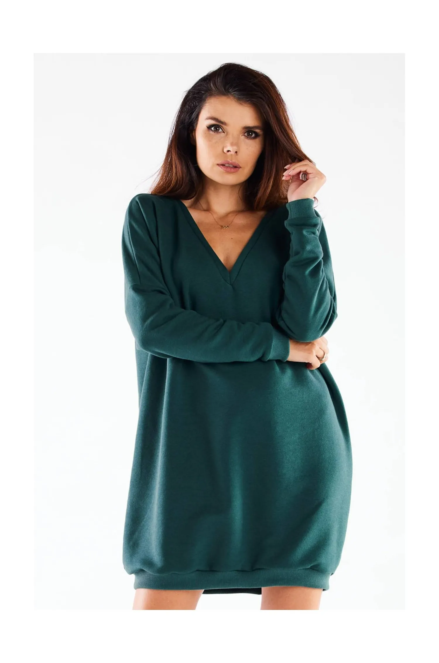 Zbluzowana mini sukienka z V dekolytem - zielona