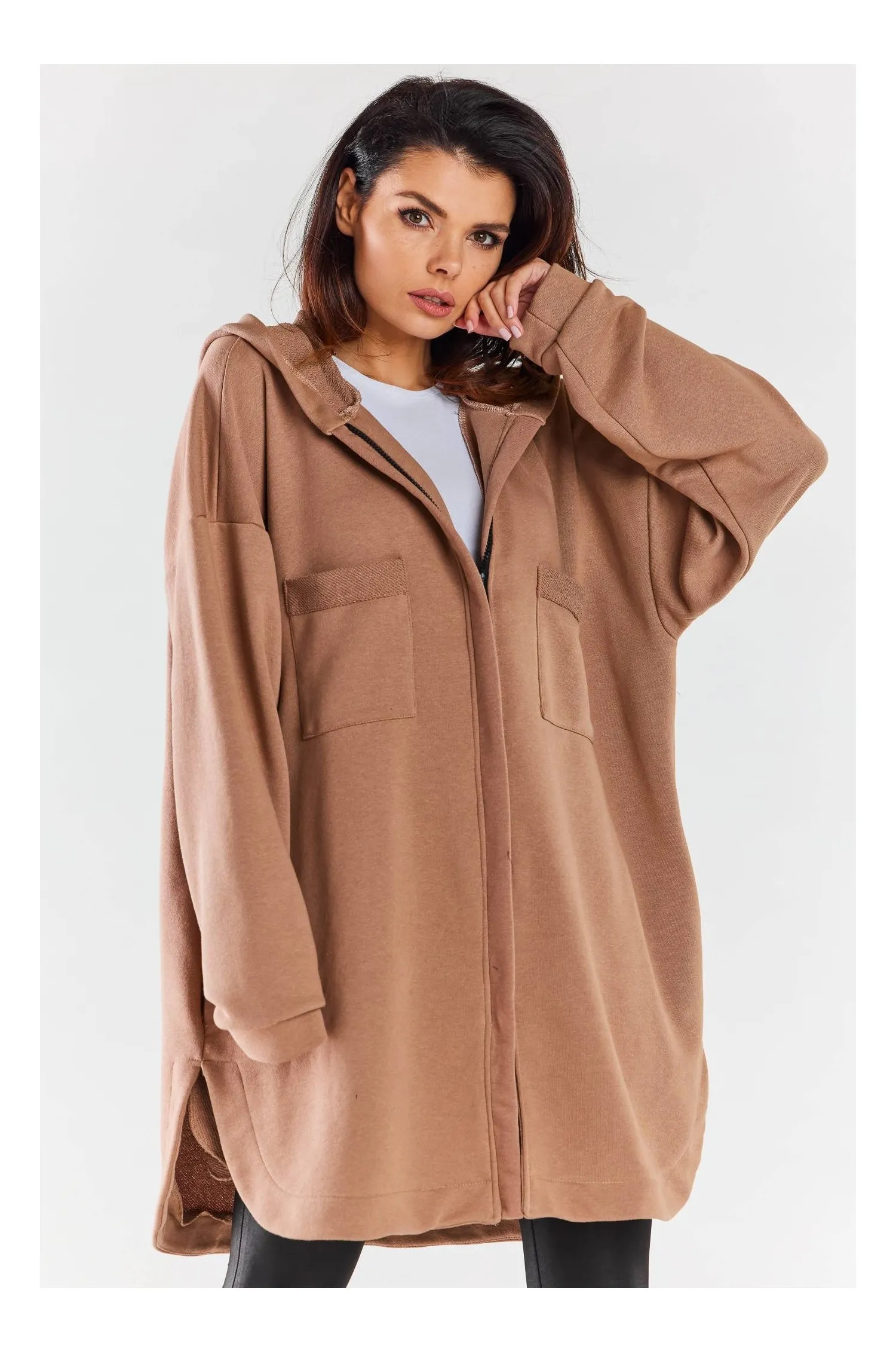 Rozpinana bluza o kroju boxed - beżowa