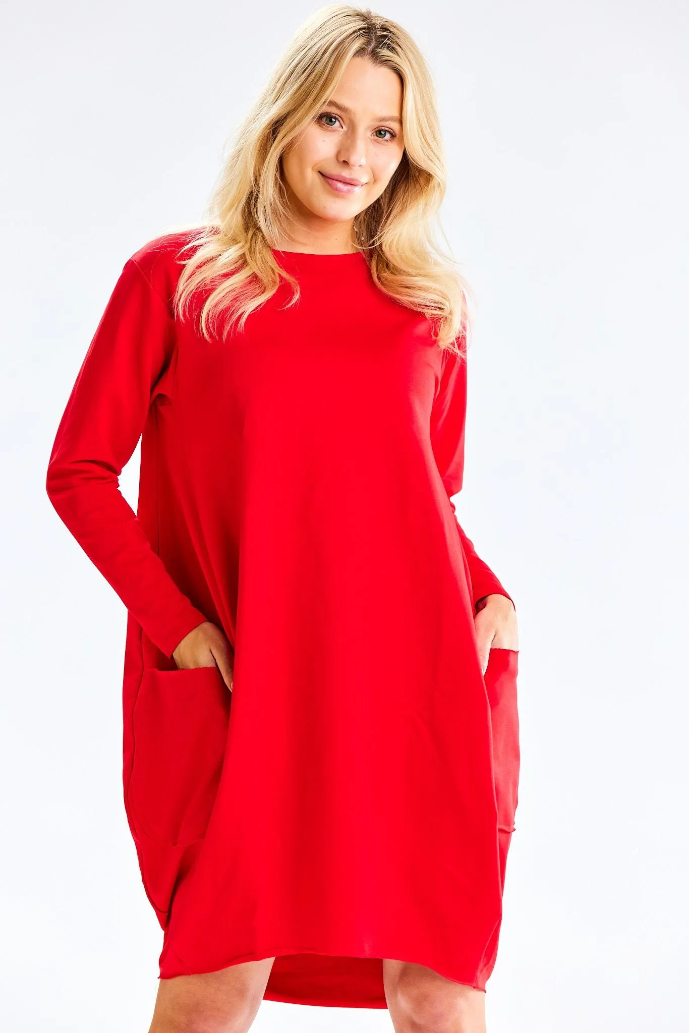 Sukienka bombka z nakładanymi kieszeniami - czerwona - Rozmiar: S/M