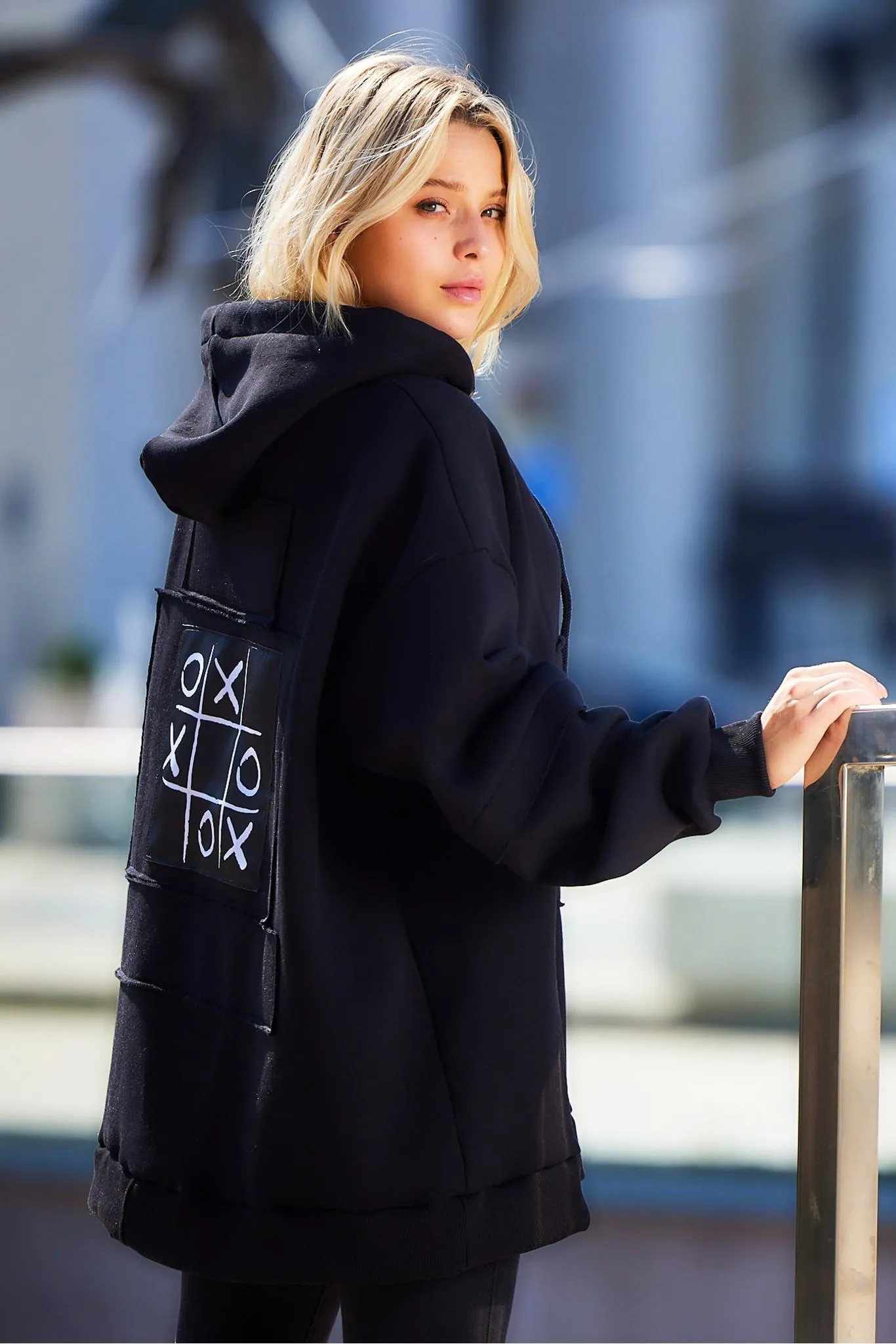 Bluza oversize z aplikacją - beżowa