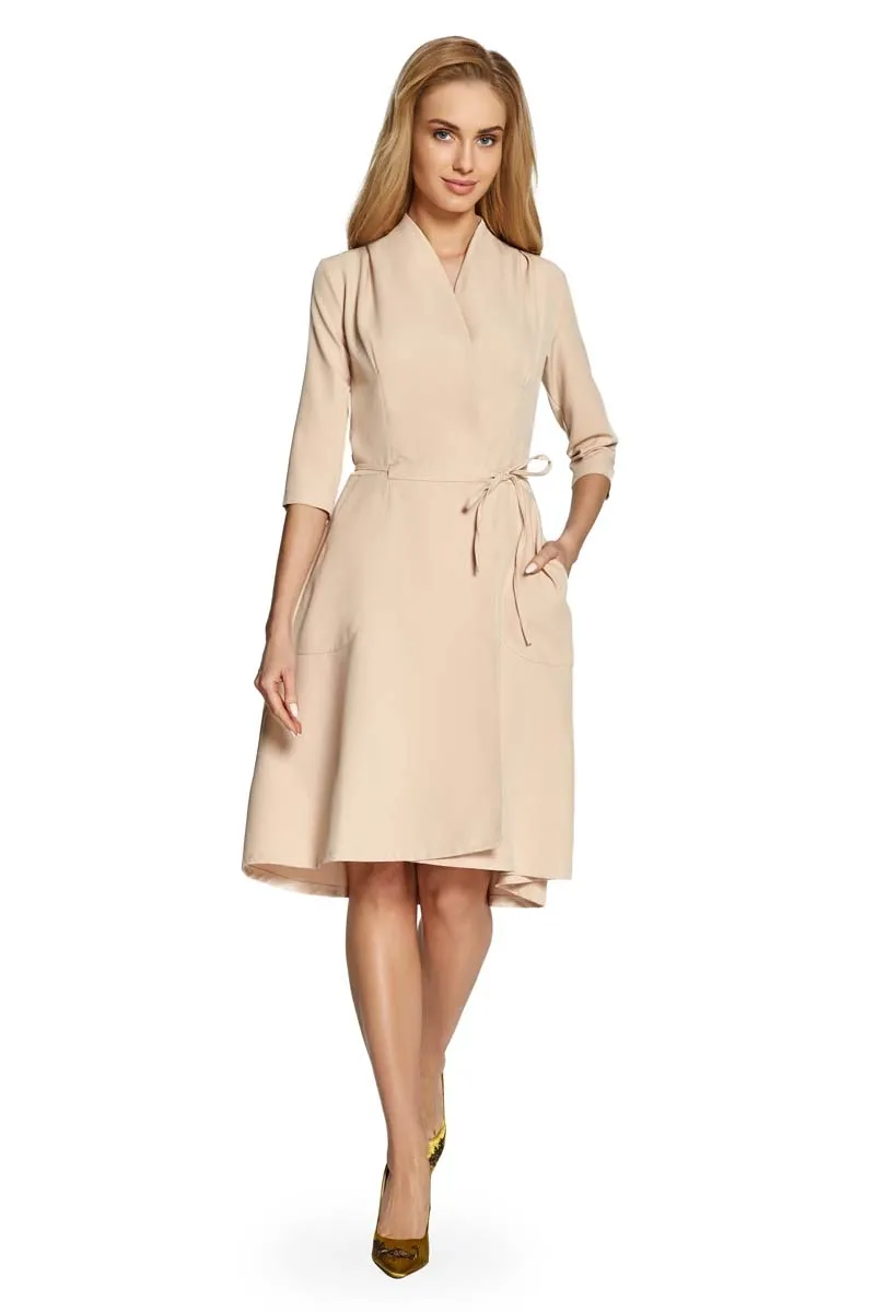 Kopertowa sukienka z paskiem - beżowa - Rozmiar: S
