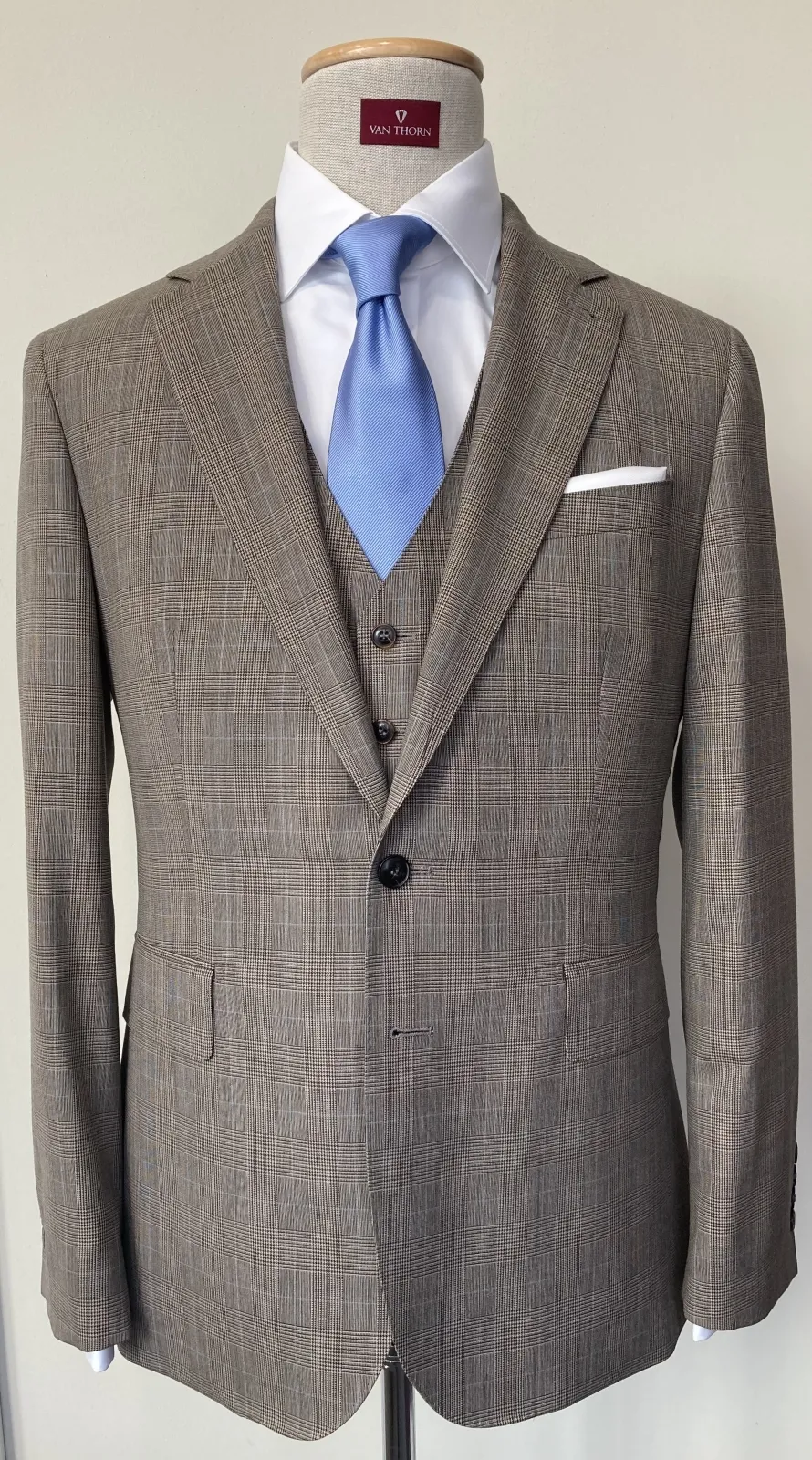 Beżowy garnitur w kratę - zestaw 48