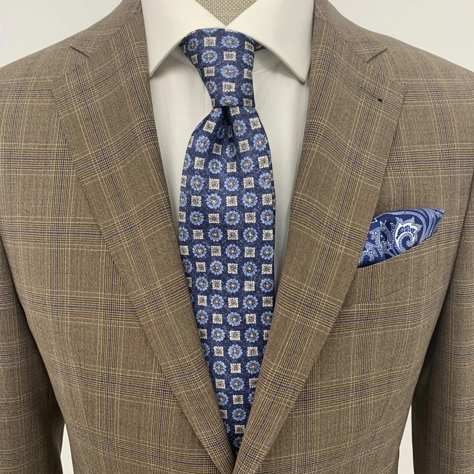 Trzyczęściowy brązowy garnitur VAN THORN w kratę szyty na miarę