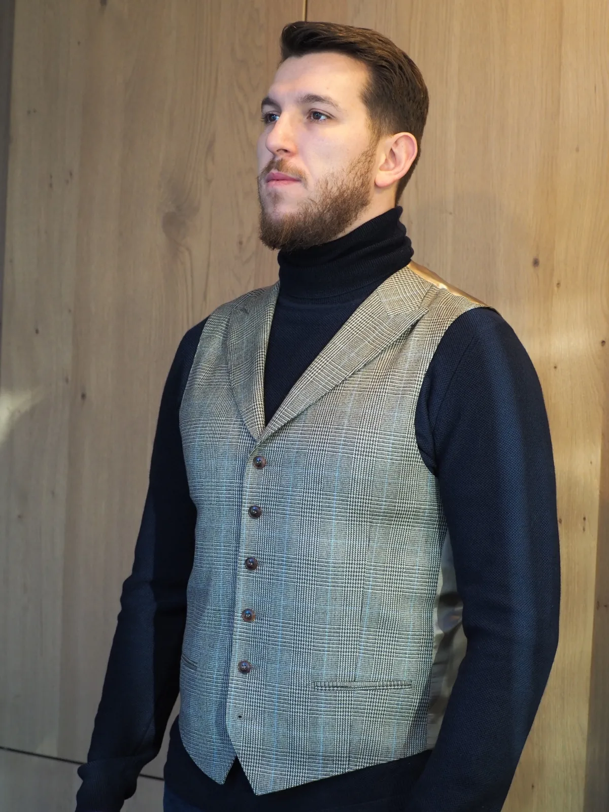 Brązowa jednorzędowa kamizelka z klapami w szpic EDYNBURG 46