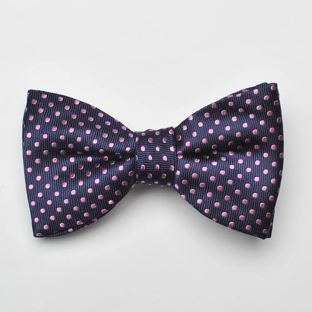 Granatowa mucha wiązana Hemley w różowe groszki