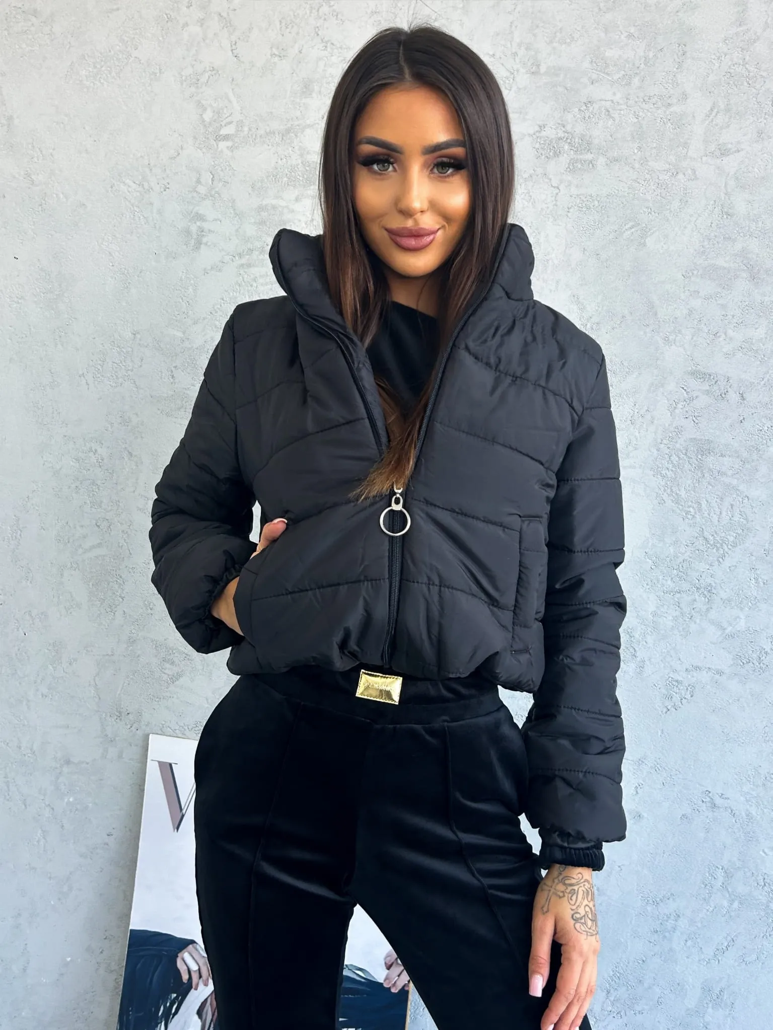 Kurtka zimowa puchowa ze stójką czarna Runa W12