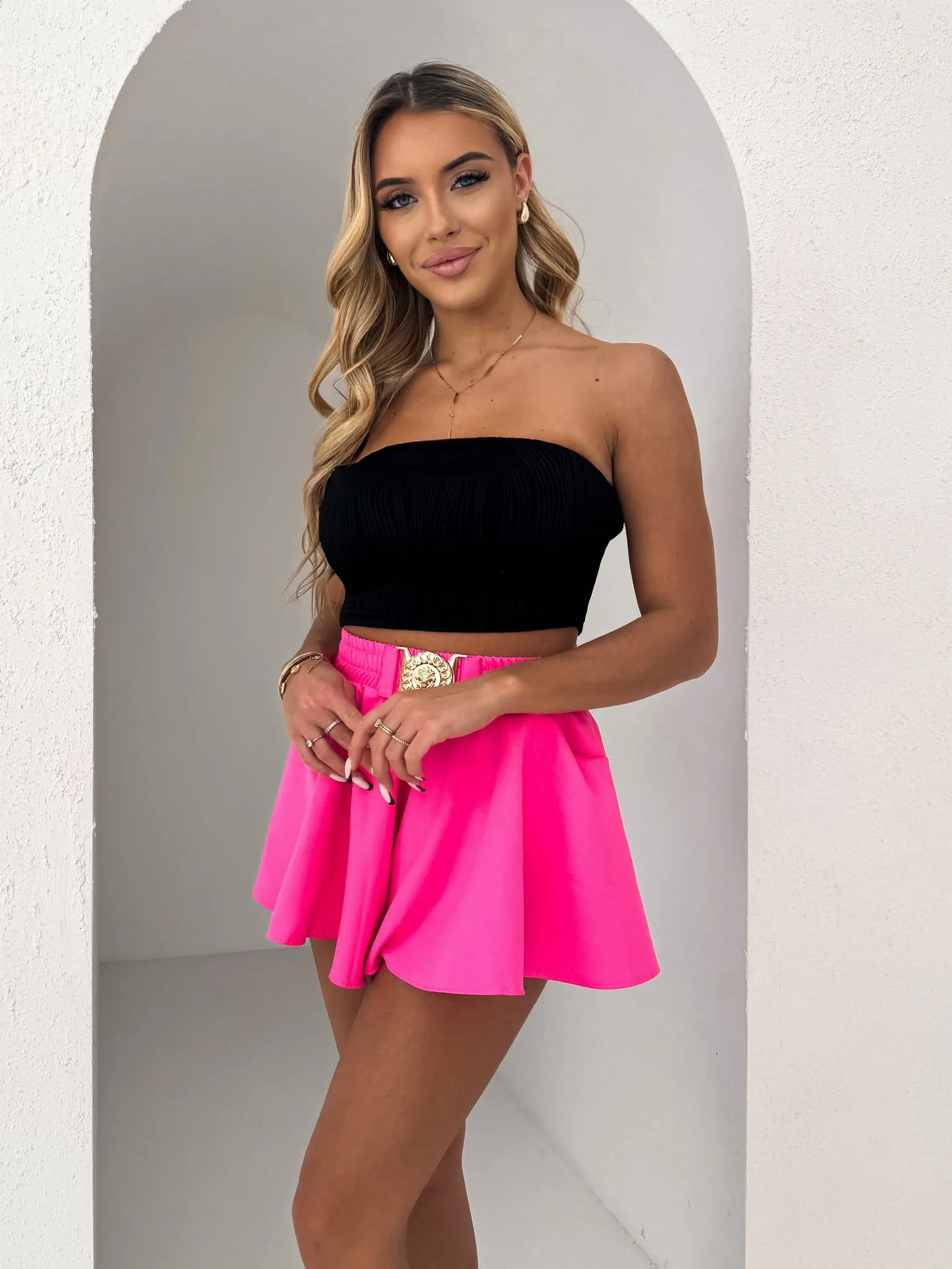 Szorty rozkloszowane z paskiem fuksja różowe Lionly PW14