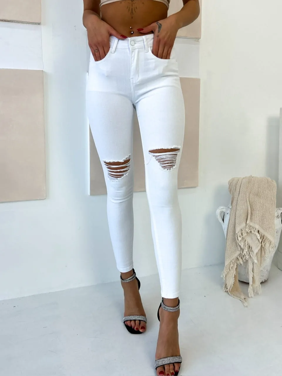Spodnie jeansowe z dziurami na kolanach białe 214 (Wariant rozmiar + kolor: L; Kolor: Biały)